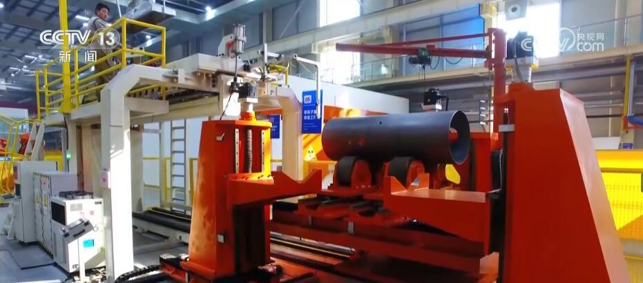 深化“5G+工业互联网”发展，建成不少于300家5G工厂，赋能制造业数字化转型